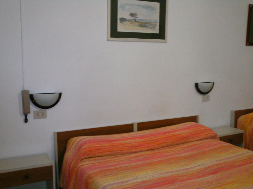 Albergo Cavour Self Check-In Livorno Habitación foto